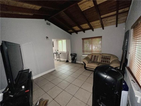 Stephens Manor, 925 NW 73rd St, Gladeview, Florida 33150, image 2