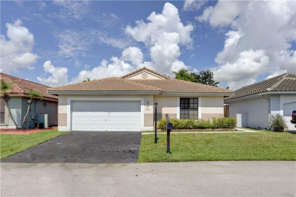 Waterford Patio Homes, 5851 Bristol Ln, Davie, Florida 33331, image 2