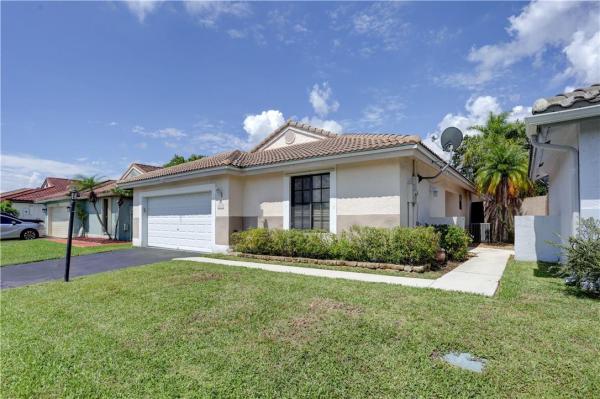 Waterford Patio Homes, 5851 Bristol Ln, Davie, Florida 33331, image 1