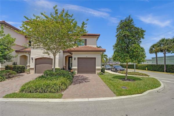 Eastside Village, 4214 N Dixie Hwy #42, Oakland Park, Florida 33334, image 1