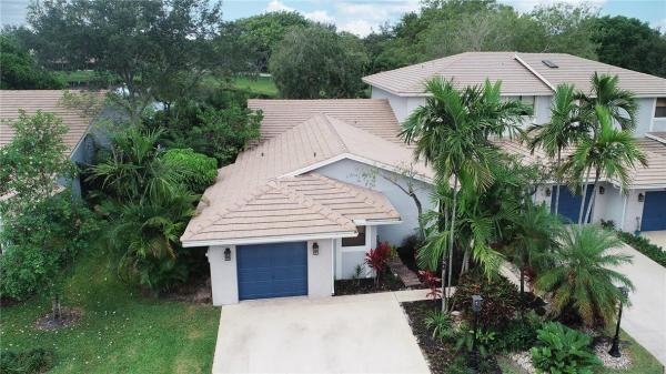 The Townhomes Of Deer Creek, 416 Deer Creek Lake Point South Ln, Deerfield Beach, Florida 33442, image 1