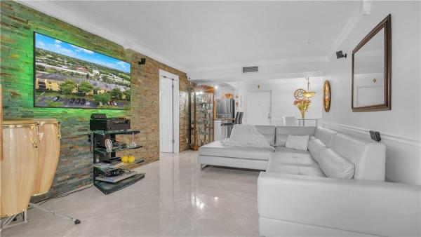 Casa Del Rio, 460 NW 20th St #109, Boca Raton, Florida 33431, image 1