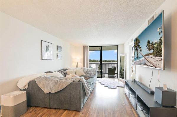 Lake Emerald, 118 Lake Emerald Dr #209, Oakland Park, Florida 33309, image 1