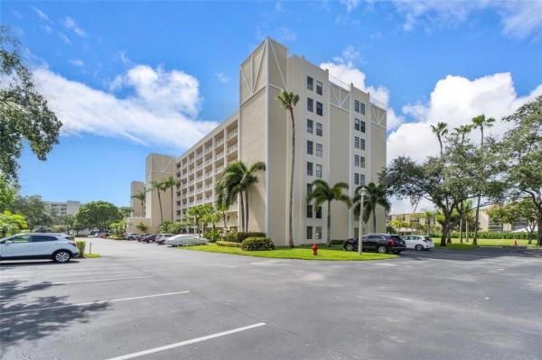 Huntington Lakes 5, 7290 Kinghurst Dr #307, Delray Beach, Florida 33446, image 2
