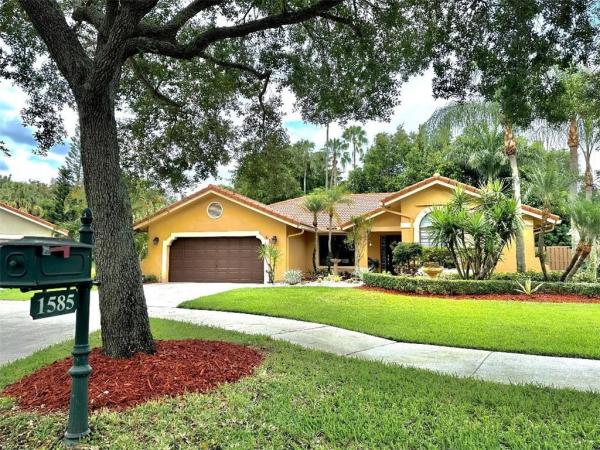 The Oaks 2 At Country Isles, 1585 Eastlake Way, Weston, Florida 33326, image 1