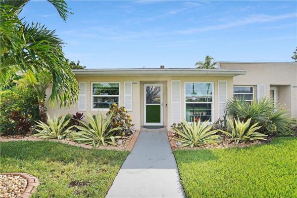 Boca Lakes, 20826 Vinesta Cir, Boca Raton, Florida 33433, image 2