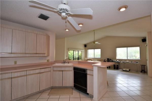 Golf Tam Village, 2727 Oak Tree Ln, Oakland Park, Florida 33309, image 1