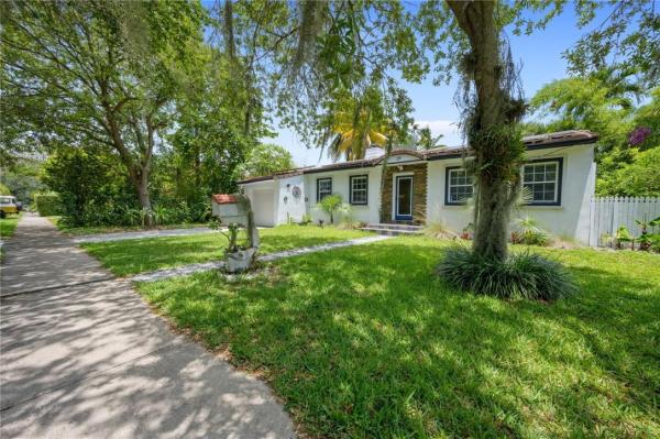 Dunnings Miami Shores, 29 NW 105th St, Miami Shores, Florida 33150, image 1