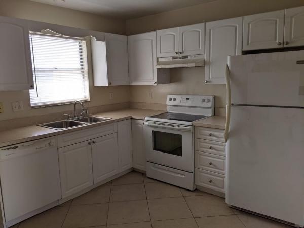 Southern Courtyard, 2016 S 10th St #B, Fort Pierce, Florida 34950, image 3