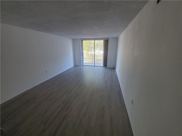 3 Horizons North, 1470 NE 125th Ter #210, North Miami, Florida 33161, image 3
