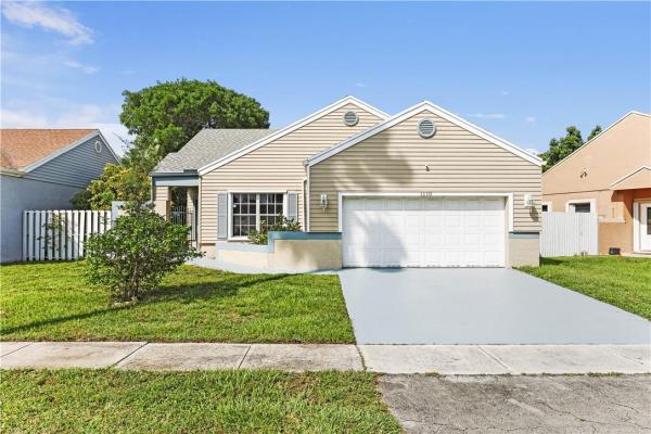 Cinnamon Place At Honeywoods, 1110 SW 86th Ave, Pembroke Pines, Florida 33025, image 1
