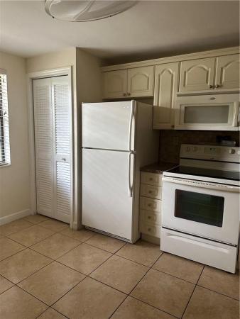 Colony Point, 1001 Colony Point Cir #108, Pembroke Pines, Florida 33026, image 1