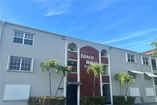 Coach House East & West, 2301 NE 14th Street Cswy #101W, Pompano Beach, Florida 33062, image 1