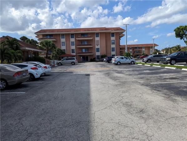 Lakeview Gardens At Miami Lakes, 17530 NW 68th Ave #C4006, Country Club, Florida 33015, image 1
