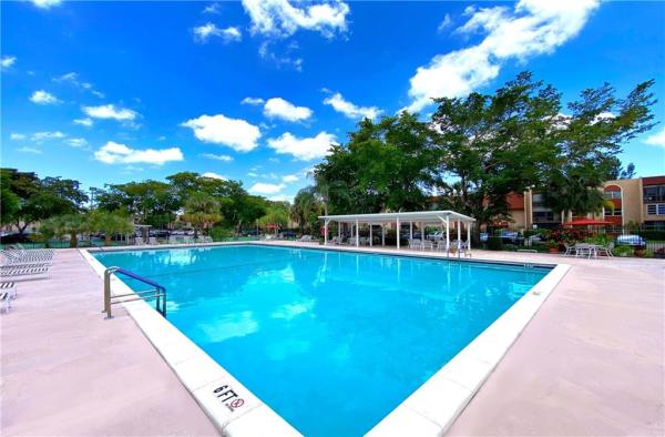 Oakbrook Village, 8240 SW 24th St #5315, North Lauderdale, Florida 33068, image 1