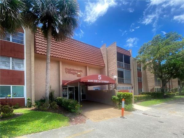 Oakbrook Village, 8240 SW 24th St #5315, North Lauderdale, Florida 33068, image 1