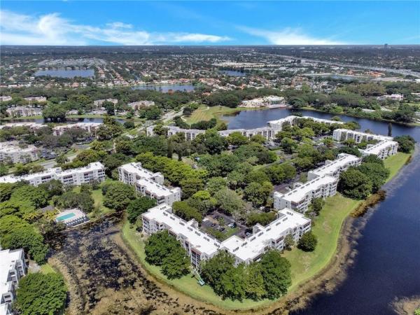Poinciana Place Of Pine Island Ridge, 9450 Poinciana Pl #307, Davie, Florida 33324, image 2