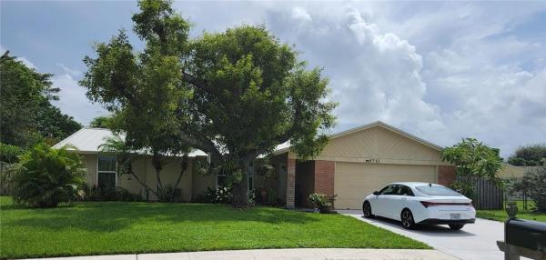Le Chalet, 8363 W Little Beth, Boynton Beach, Florida 33472, image 1