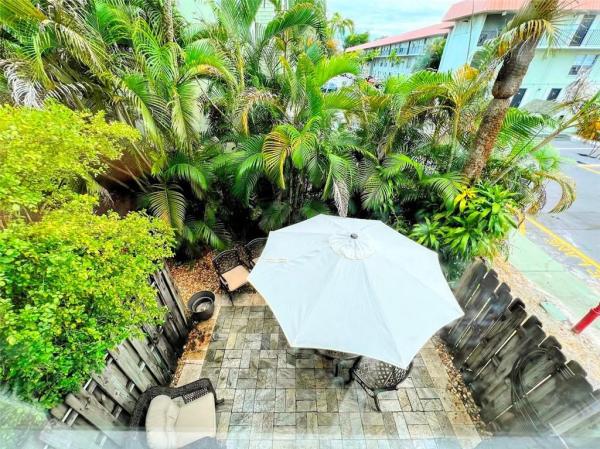 The Racquet Club, 803 W Oakland Park Blvd #A1, Oakland Park, Florida 33311, image 2