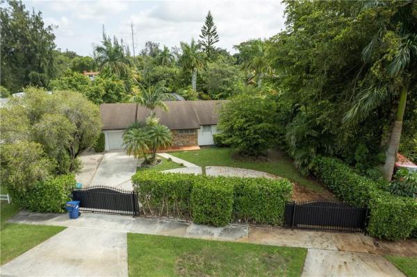 Williams Estates, 331 N Biscayne River Dr, Golden Glades, Florida 33169, image 1