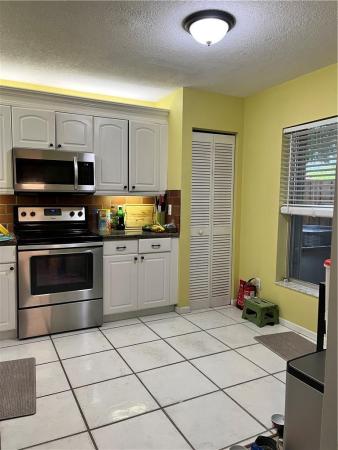 Les Chateaux, 4734 Grapevine Way, Davie, Florida 33331, image 2
