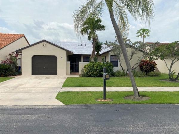 Columbia Square, 18 Columbia Ct, Deerfield Beach, Florida 33442, image 1