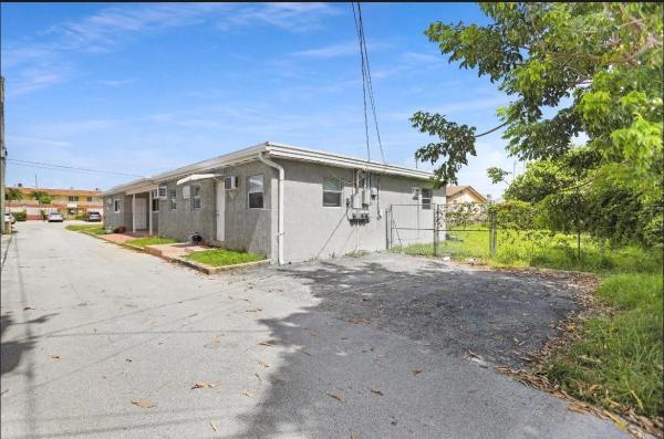 St James Park Northeast, 1807 N 17th Ave, Hollywood, Florida 33020, image 1