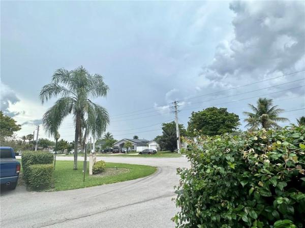 Sandalfoot Squire, 9200 SW 3rd St #101, Boca Raton, Florida 33428, image 2