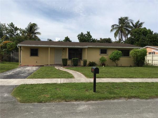 Gia Manor, 111 NE 174th St, North Miami Beach, Florida 33162, image 1