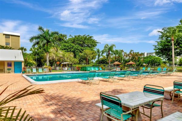Le Club At Cypress Bend, 2112 S Cypress Bend Dr #208, Pompano Beach, Florida 33069, image 1