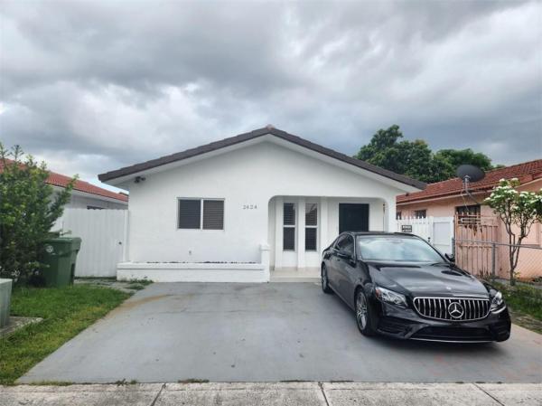 Robles Gardens, 2624 W 72nd St, Hialeah, Florida 33016, image 1