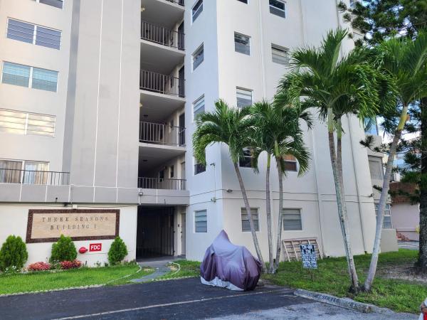 Three Seasons, 16450 Miami Dr #208, North Miami Beach, Florida 33162, image 1