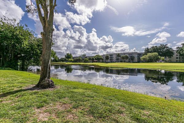 Live Oak Of Pine Island Ridge, 9431 Live Oak Pl #307, Davie, Florida 33324, image 2