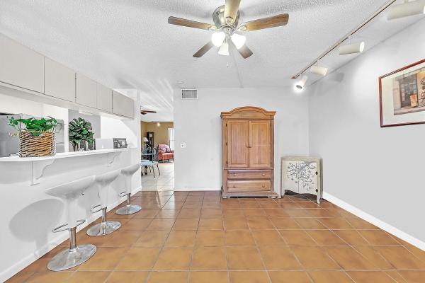 Villas Central, 1451 E Golfview Dr, Pembroke Pines, Florida 33026, image 2