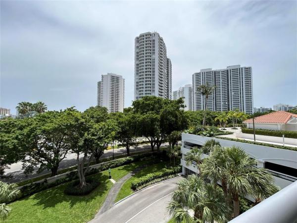 Harborside At The Waterways, 3640 Yacht Club Dr #405, Aventura, Florida 33180, image 1