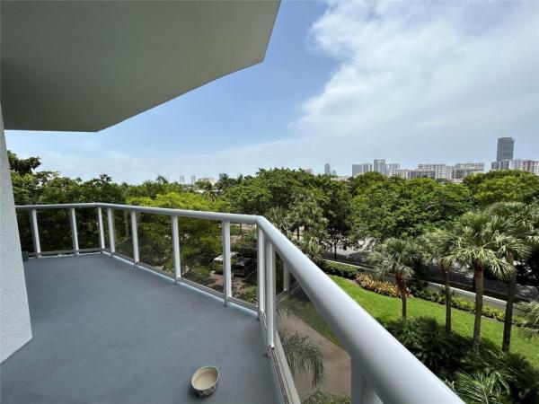 Harborside At The Waterways, 3640 Yacht Club Dr #405, Aventura, Florida 33180, image 2
