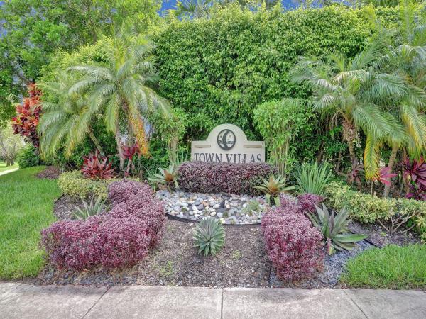 Town Villas At Moon Lake, 18970 Stewart Cir #5, Boca Raton, Florida 33496, image 3