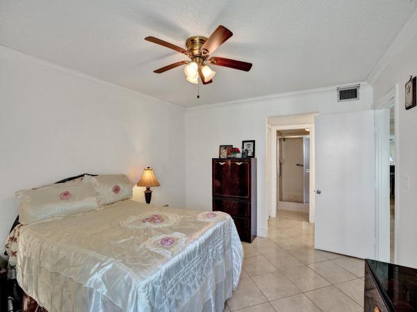 Town Villas At Moon Lake, 18970 Stewart Cir #5, Boca Raton, Florida 33496, image 2