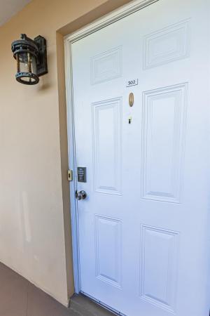 Hawthorne Bay, 1332 Bayview Dr #302, Fort Lauderdale, Florida 33304, image 2