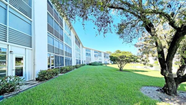 Bermuda Village, 1903 Bermuda Cir #D2, Coconut Creek, Florida 33066, image 2