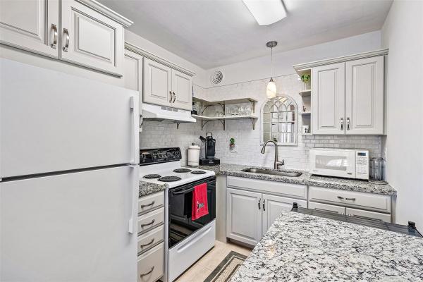 Parkview Villas, 2400 Lake Osborne Dr #204, Lake Worth Beach, Florida 33461, image 2