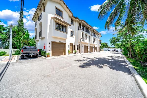 Oak Parc Villas, 454 NW 41st St, Oakland Park, Florida 33309, image 1