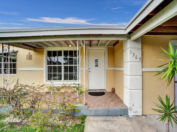 North Andrews Terrace, 5365 NE 4th Ave, Oakland Park, Florida 33334, image 1