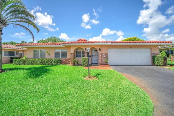 Crystal Lake Villas, 4431 NW 13th Ave, Deerfield Beach, Florida 33064, image 1