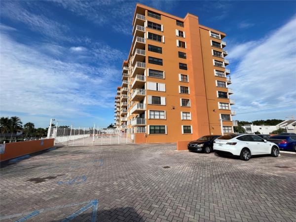 Waterside Towers, 2450 NE 135th St #810, North Miami, Florida 33181, image 1