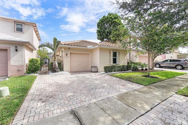 Lakes Of Newport, 7547 NW 2nd Ct, Plantation, Florida 33317, image 1