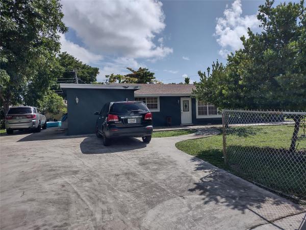 Bonnie Loch, 201 NW 41st St, Deerfield Beach, Florida 33064, image 1