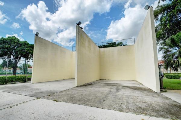 Pine Ridge At Haverhill, 4871 Sable Pine Cir #B2, West Palm Beach, Florida 33417, image 2