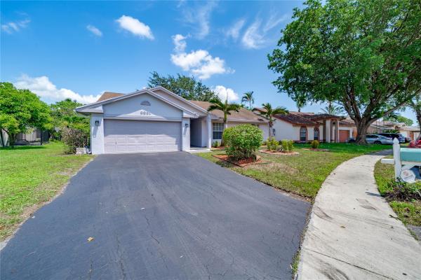 Tanglewood Lakes South, 9831 SW 16th St, Pembroke Pines, Florida 33025, image 1