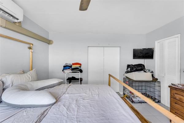 Petite, 33 NE 25th St #1-3, Wilton Manors, Florida 33305, image 3